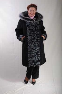 Стильные фасоны женских пальто больших размеров